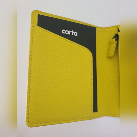 carta Passport Holder w/ Pen Loop - Picture 2 of 4